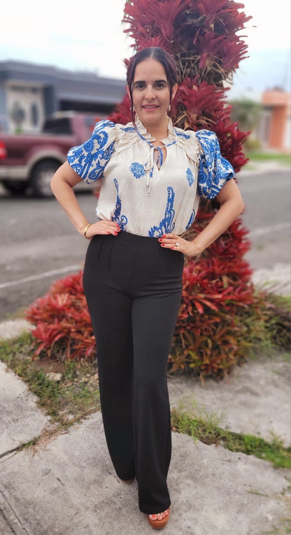Blusa crema con print azul